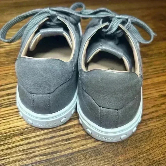 Tod's Low-Top Leather Sneaker - Picture 4 of 5